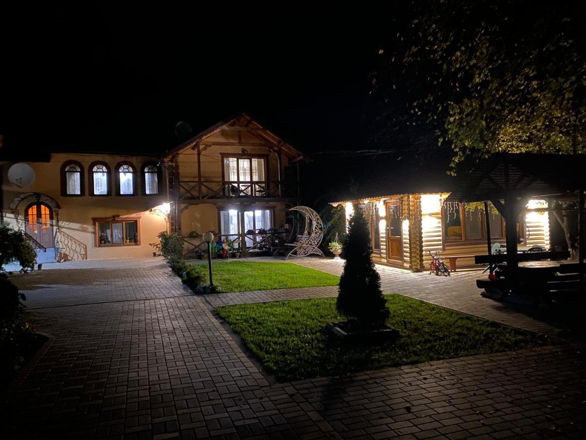 Penzion Rodynnyi Zatyshok Verchovyna Exteriér fotografie
